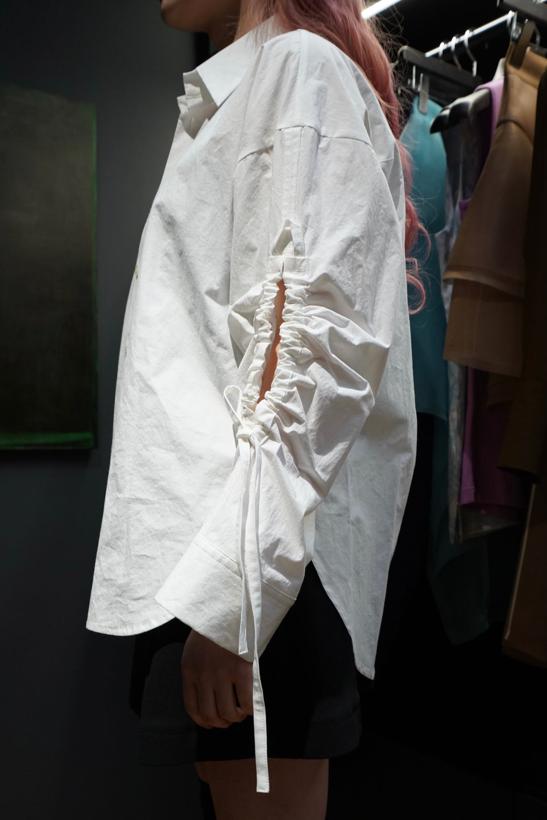 トップス ujoh Gathered Hole Sleeve Shirt (White) UJOH(ウジョー)のGathered Hole Sleeve Shirt(White)(シャツ)の