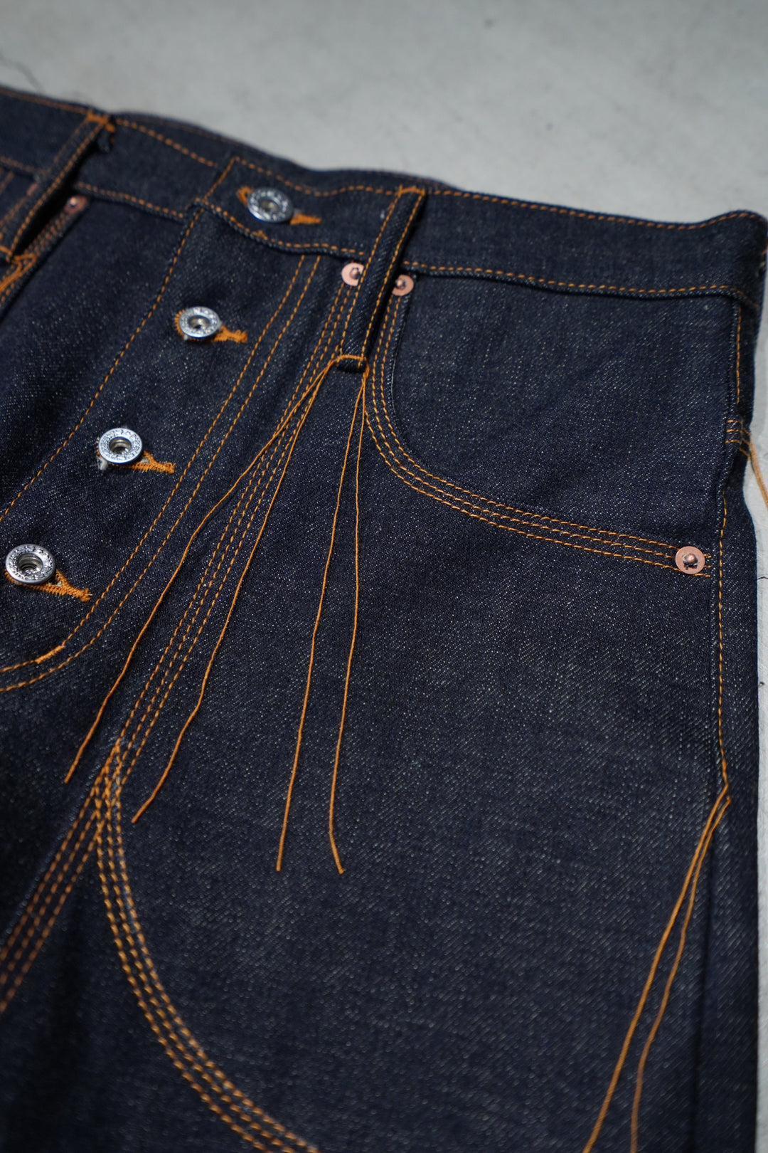 SUGARHILL（シュガーヒル）のLOOSE THREAD DOUBLE KNEE DENIM PANTS 