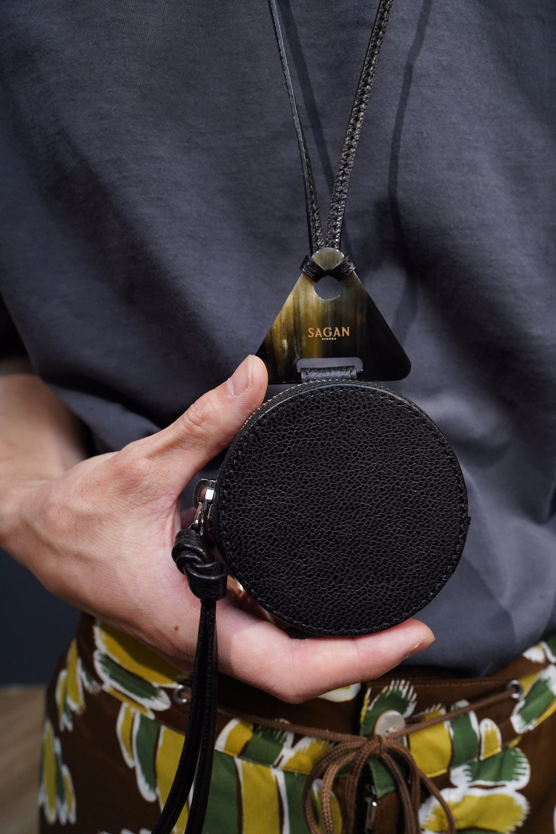 SAGAN VIENNA(サガン・ヴィエンナ)のCOIN NECKLACE WALLET ROUND