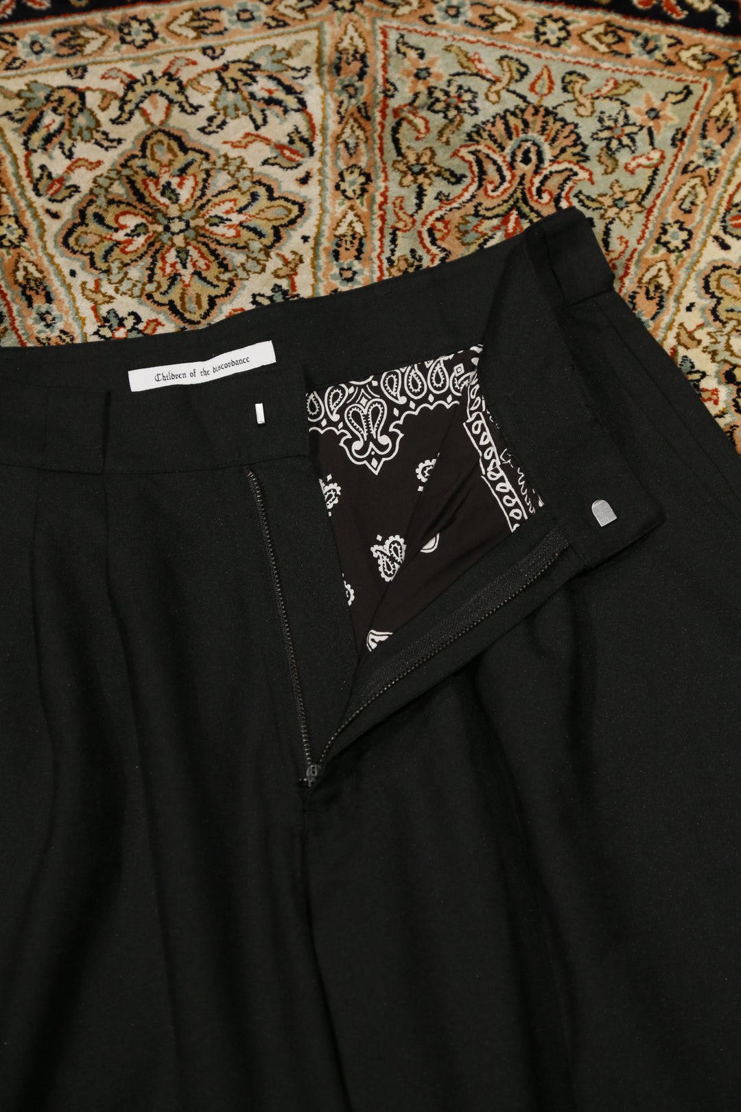 Children of the discordanceのVINTAGE BANDANA WIDE SHORT PANTS