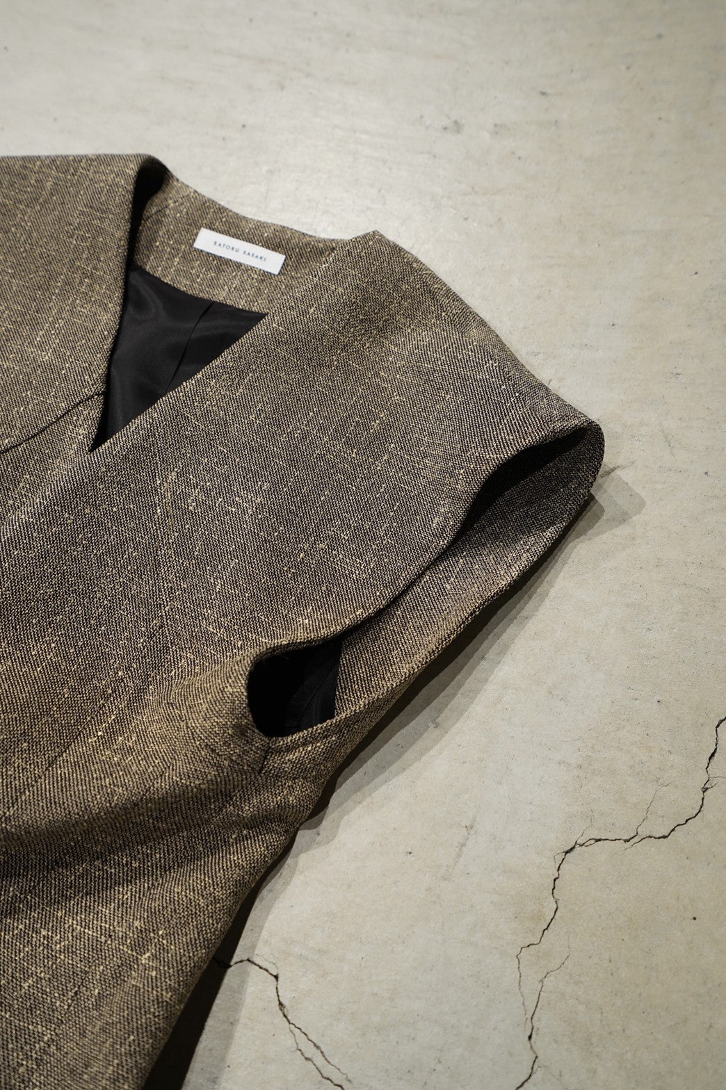 SATORU SASAKI(サトルササキ)のNO-SLEEVE JACKET(BK TWEED)(ジャケット 