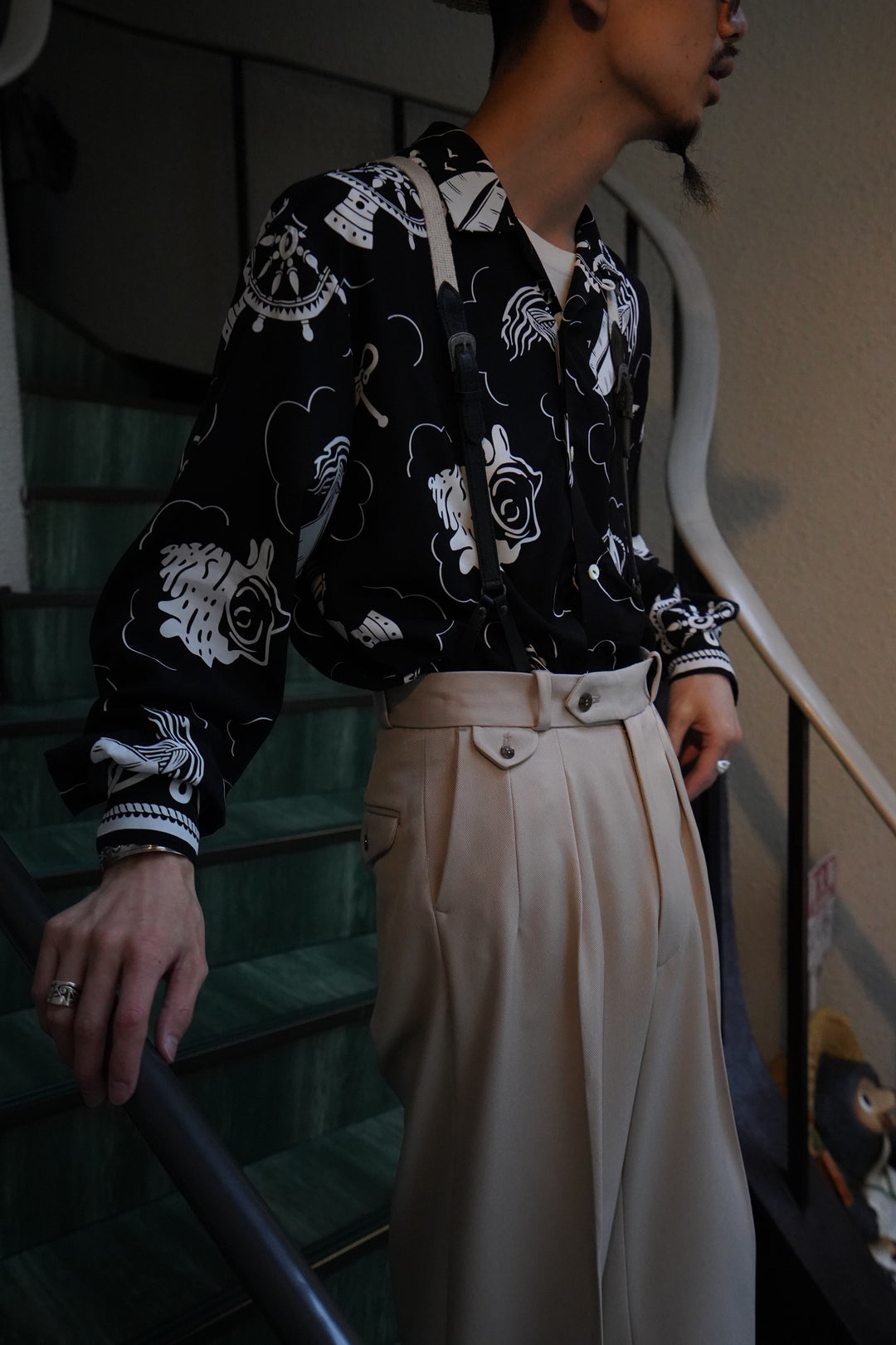 HOLLAND&SHERRY ハケット 3ピース ブルーソラーロ 玉虫色 群青色 PIGMENT DYE BACK PRINT SWEAT｜CONVERSE TOKYO (コンバース
