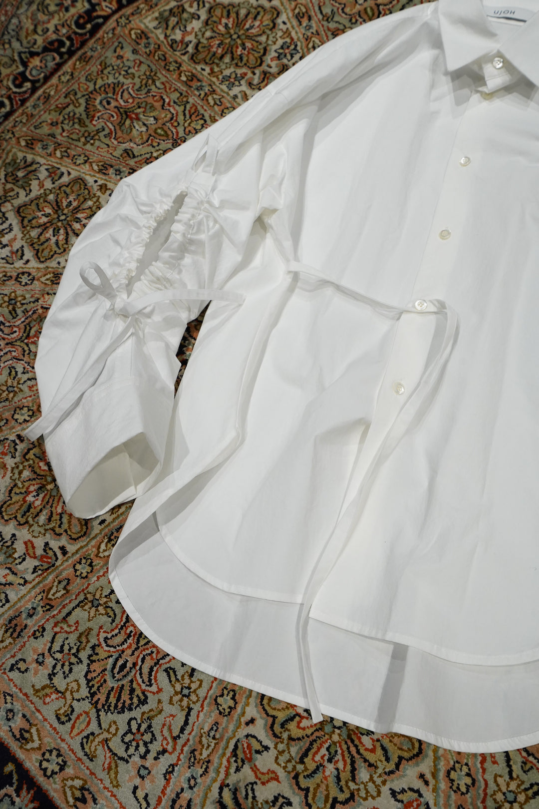 トップス ujoh Gathered Hole Sleeve Shirt (White) UJOH's GATHERED HOLE SLEEVE SHIRT (WHITE) mail order