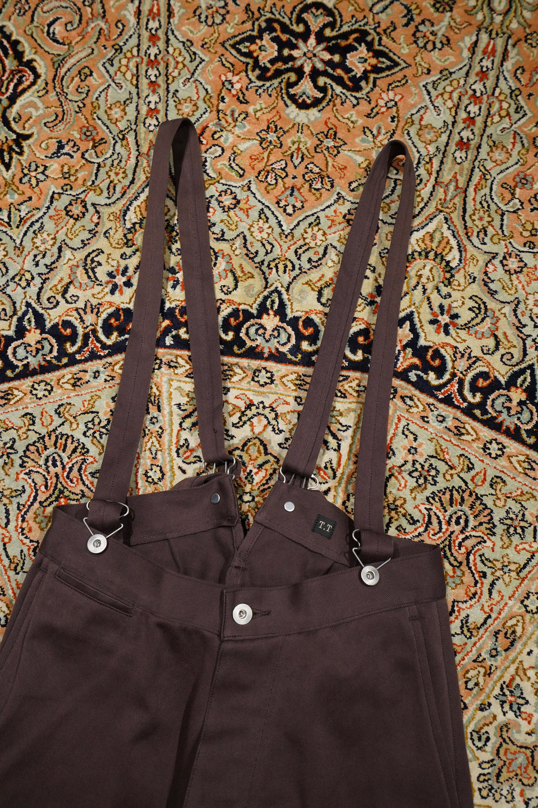 Taiga Takahashi(タイガタカハシ)のCINCH-BACKED TROUSERS(BROWN