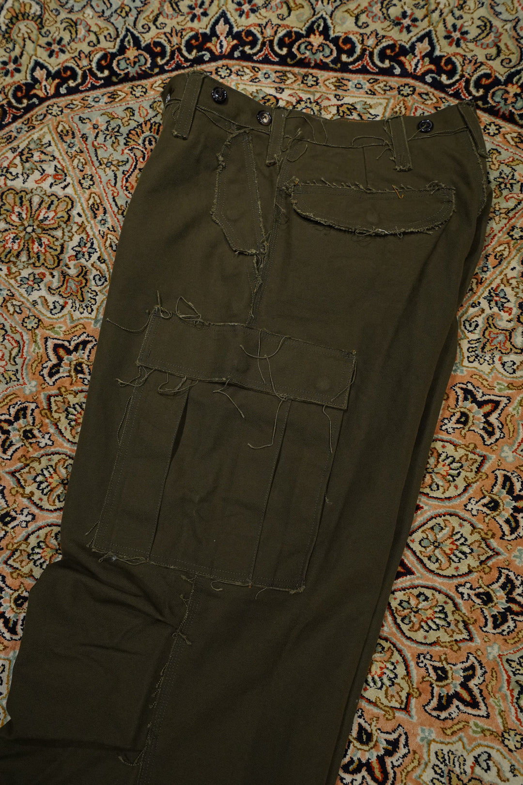 SUGARHILL(シュガーヒル)のRAW-EDGE CANVAS CARGO PANTS(DARK KHAKI