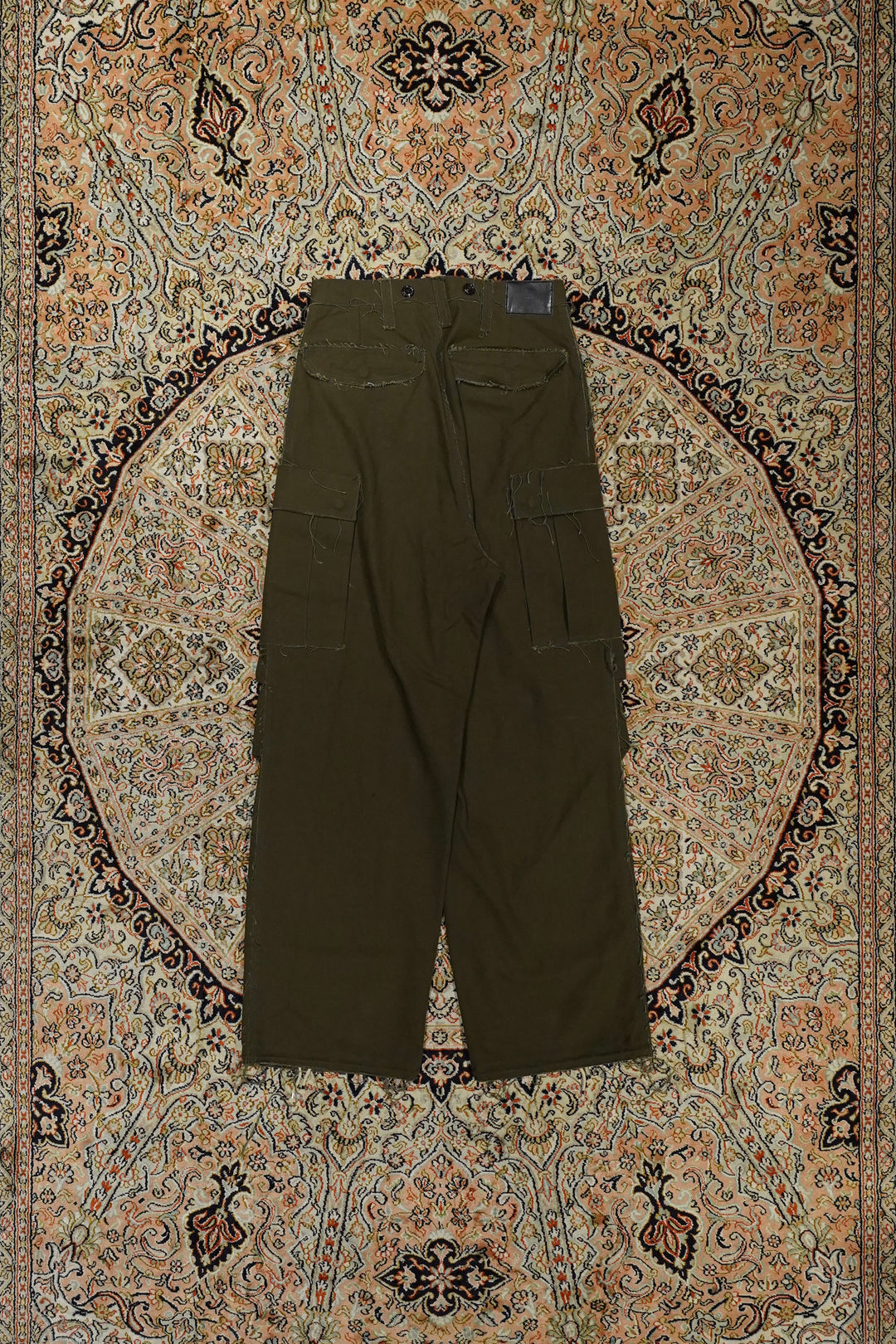 SUGARHILL(シュガーヒル)のRAW-EDGE CANVAS CARGO PANTS(DARK KHAKI