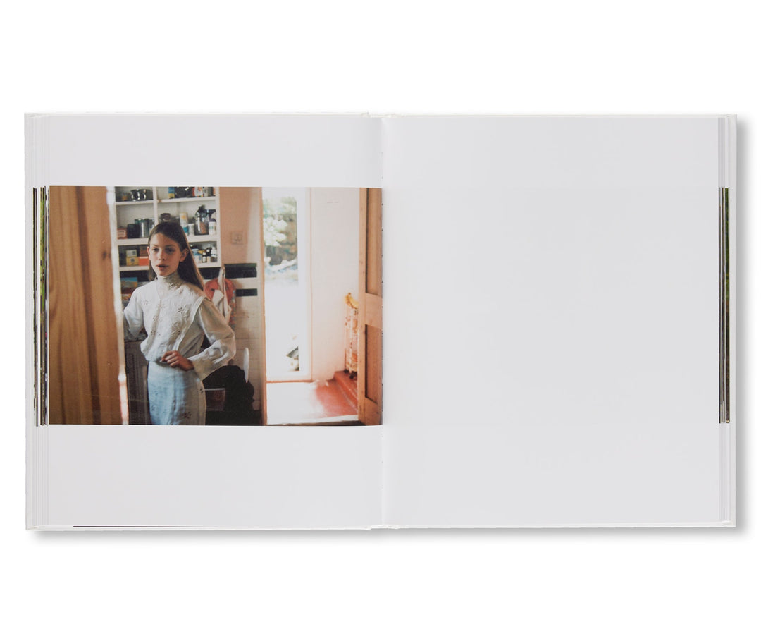 【Angela Hill（アンジェラ・ヒル）】　写真集「SYLVIA」　限定版 新刊/New] SYLVIA ZINE/ Angela Hill(アンジェラ・ヒル) | b
