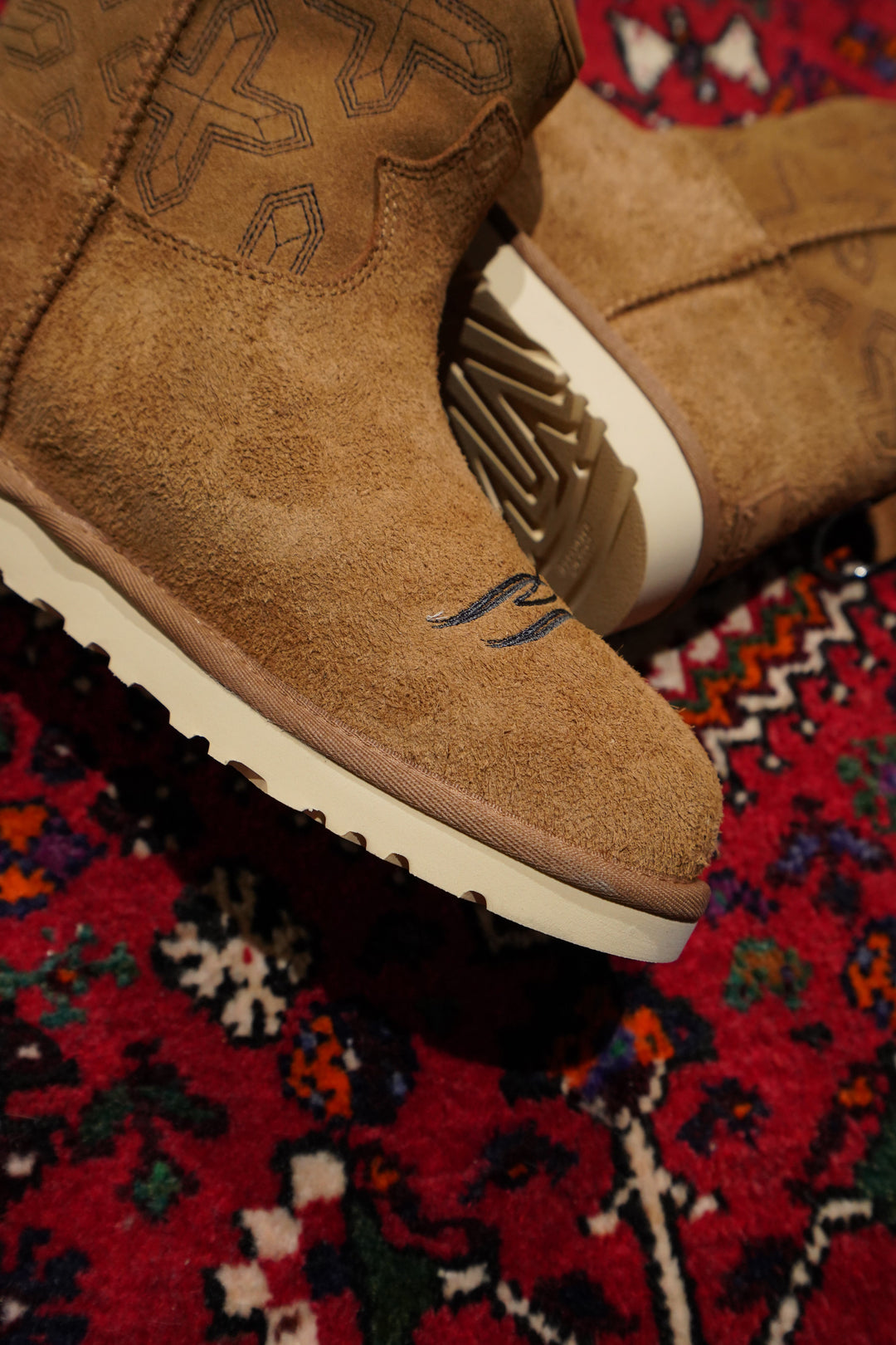 Children of the discordance ブーツ UGG シューズ UGG x COTD Classic Short Boot | UGG®