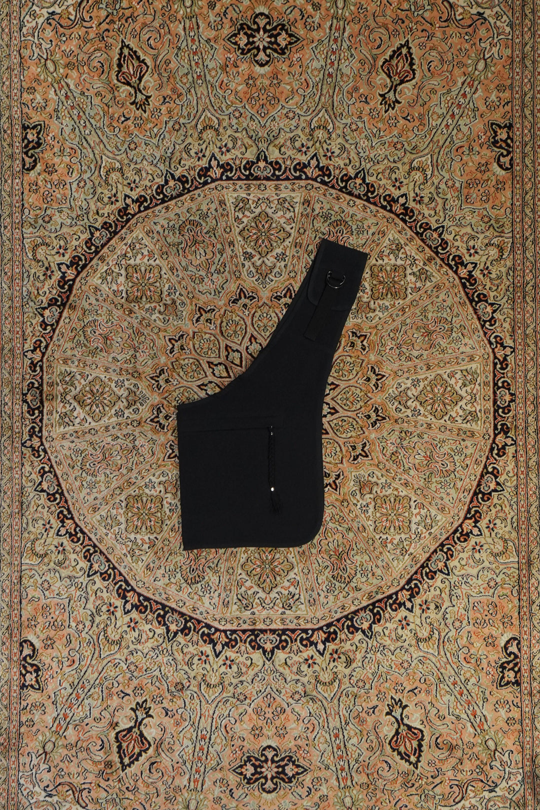 〈新品未使用タグ付〉Fujimoto ブラックローブボディーバッグ Fujimoto(フジモト)のBLACK Robe Body Bag(BLACK)(バッグ)の通販