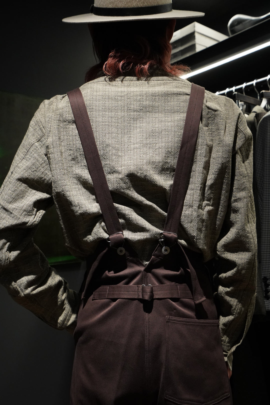 Taiga Takahashi(タイガタカハシ)のCINCH-BACKED TROUSERS(BROWN