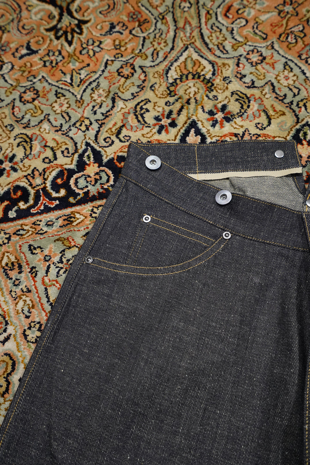 Taiga Takahashi(タイガタカハシ)のBUCKLE-BACKED DENIM