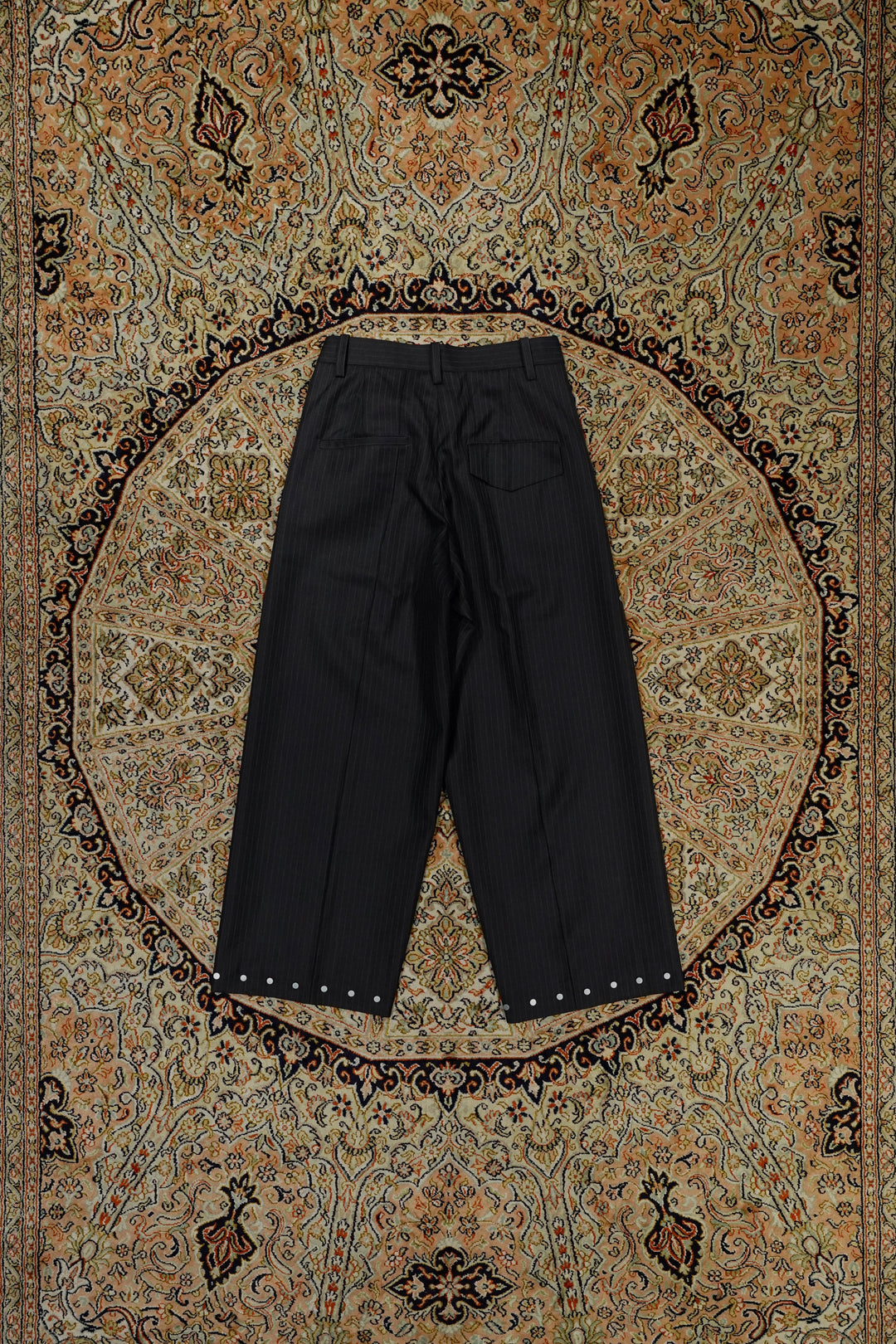 Omar Afridi(オマールアフリディ) のRIVETED WIDE CROPPED TROUSERS