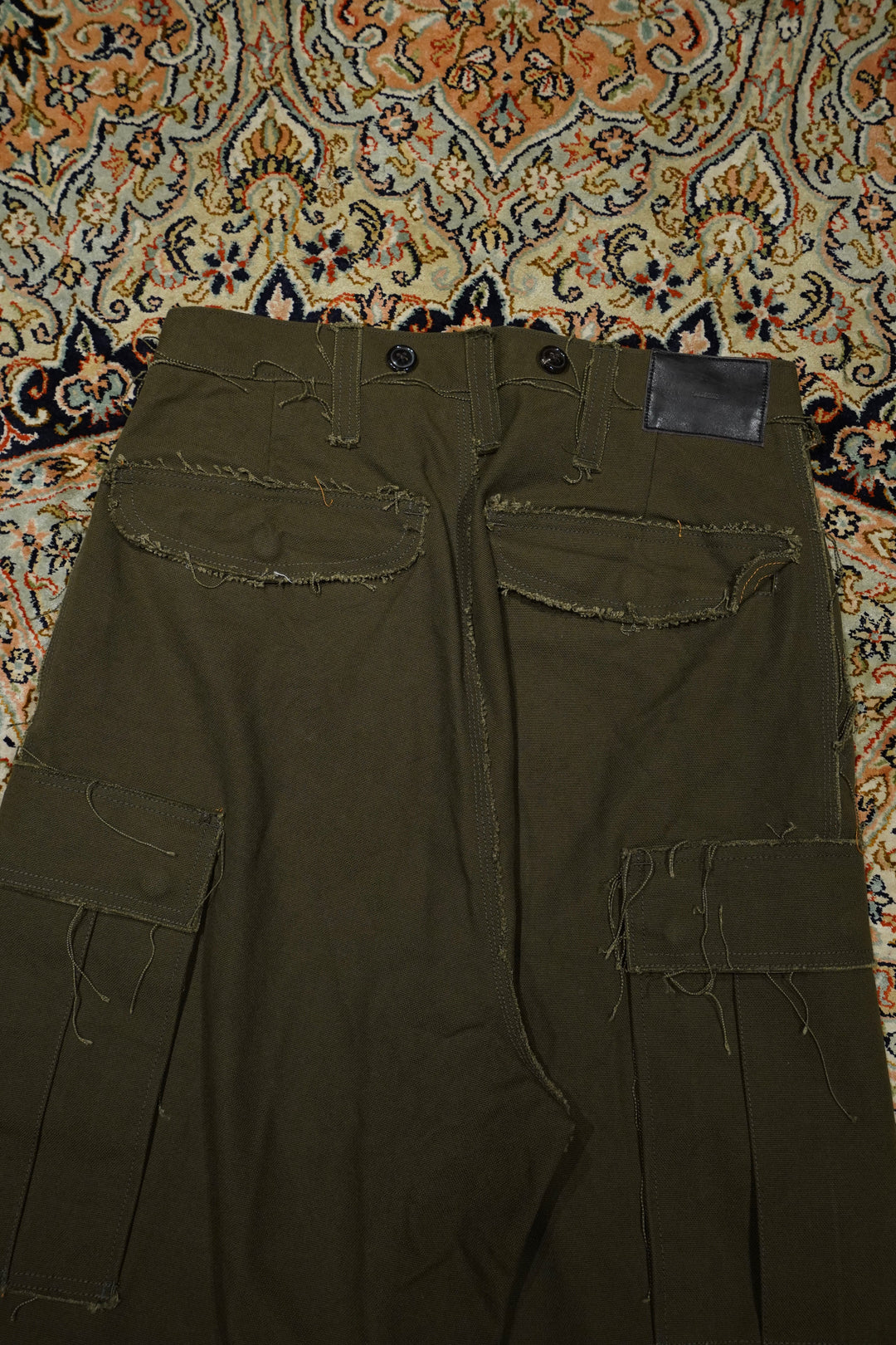 SUGARHILL(シュガーヒル)のRAW-EDGE CANVAS CARGO PANTS(DARK KHAKI