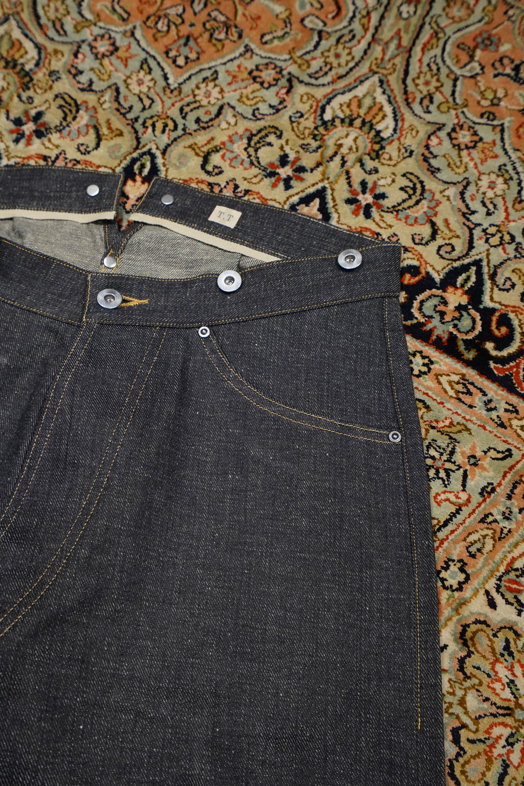 T.T タイガタカハシ グレー BUCKLE-BACKED TROUSERS TAIGA TAKAHASHI】BUCKLE-BACKED TROUSERS / LOT. 209｜kink