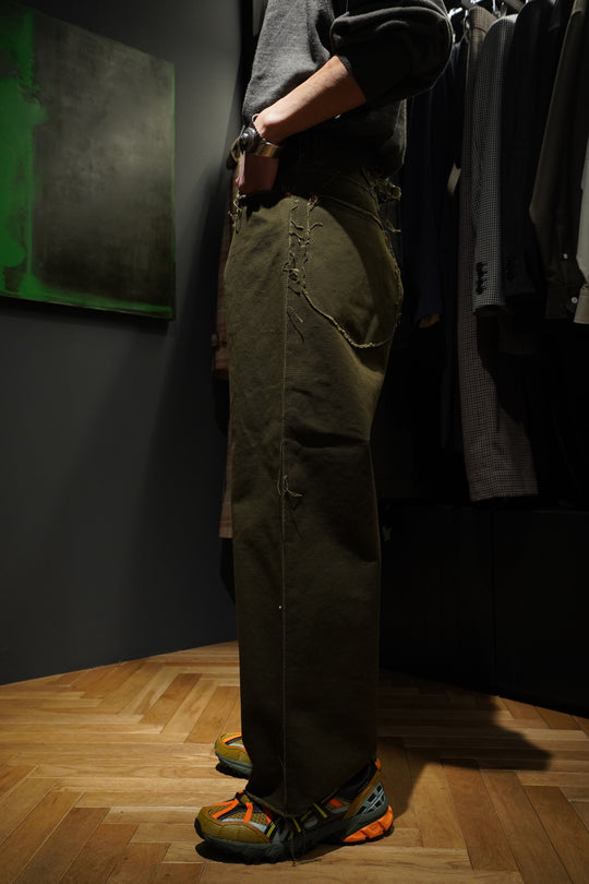 SUGARHILL(シュガーヒル)のRAW-EDGE CANVAS DENIM PANTS(DARK KHAKI