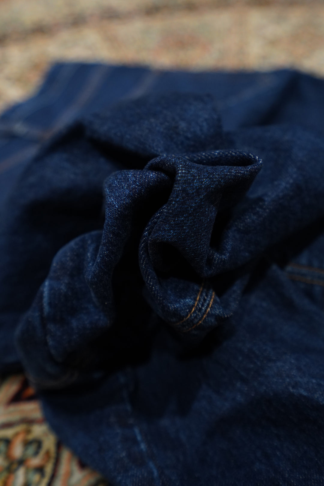 SATORU SASAKI(サトルササキ)のWIDE-KNEES DENIM JEANS(BLUE
