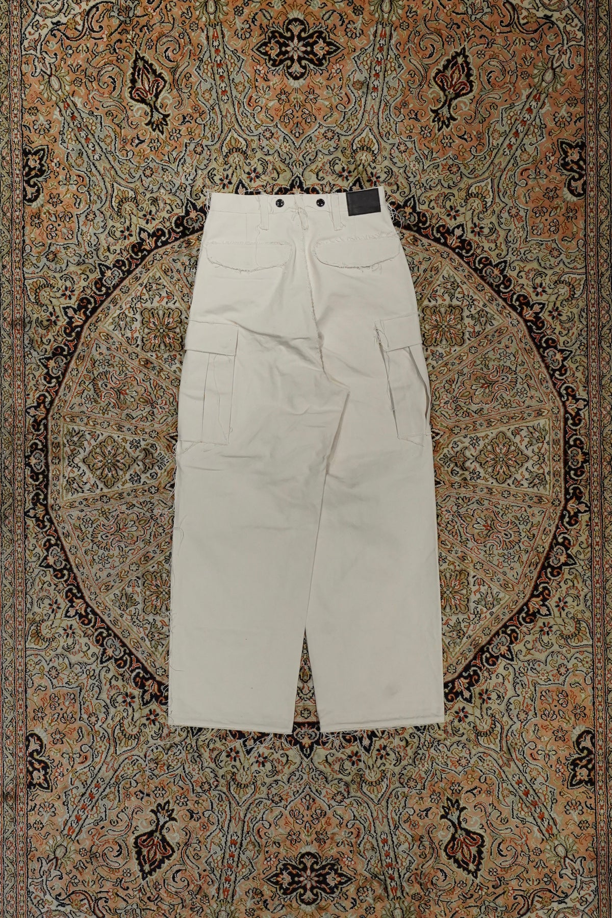 SUGARHILL(シュガーヒル)のRAW-EDGE CANVAS CARGO PANTS(IVORY WHITE