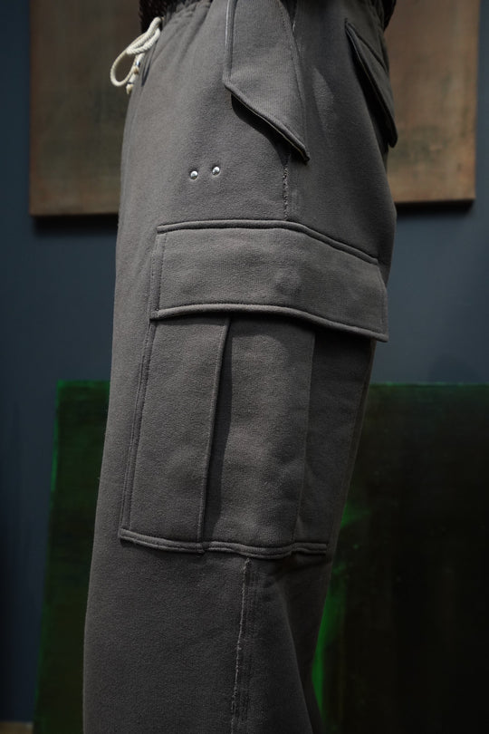 SUGARHILL(シュガーヒル)のRAW EDGE CARGO SWEAT PANTS(CHARCOAL BLACK
